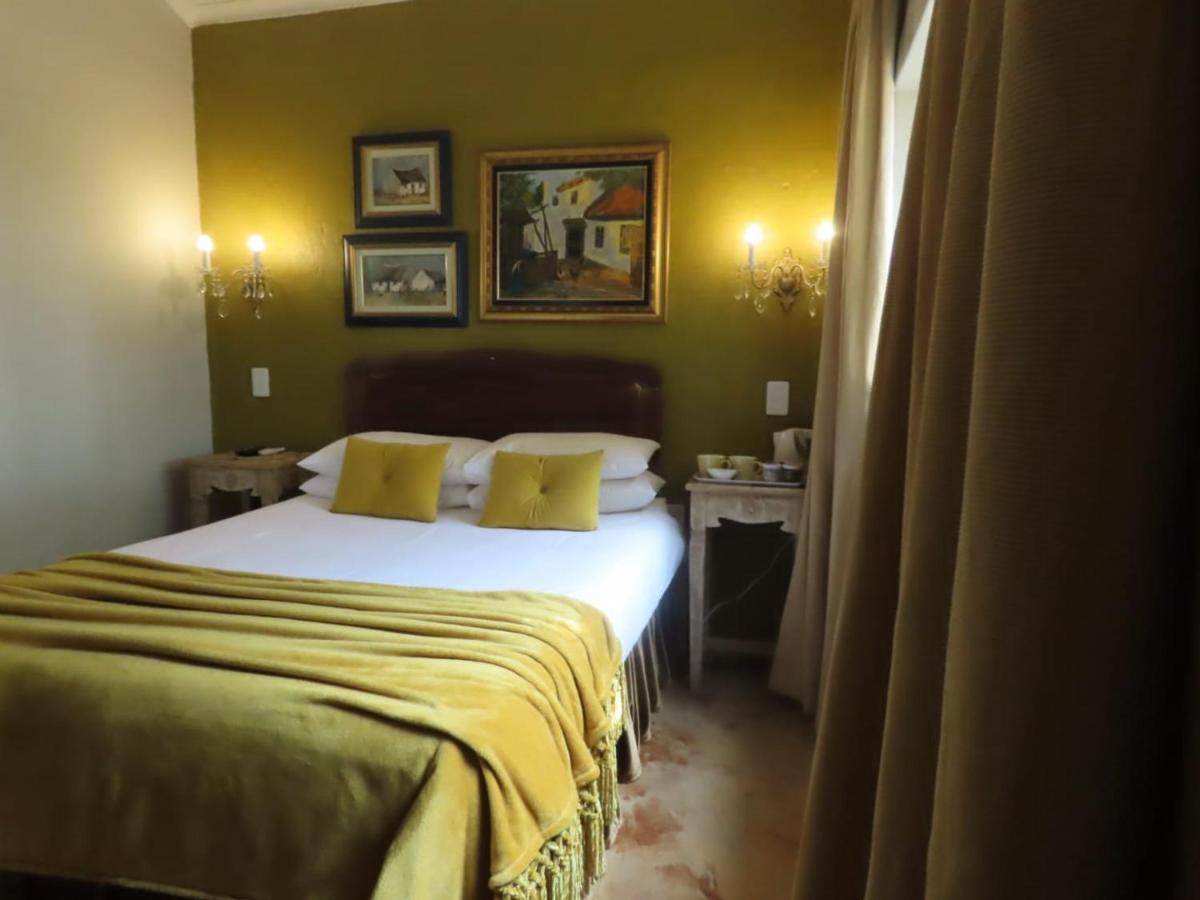 Room 1 bed from window side