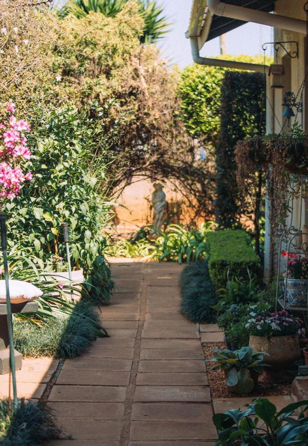 Room 2 garden pathway