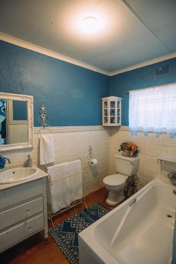 Room 3 blue walls with bath